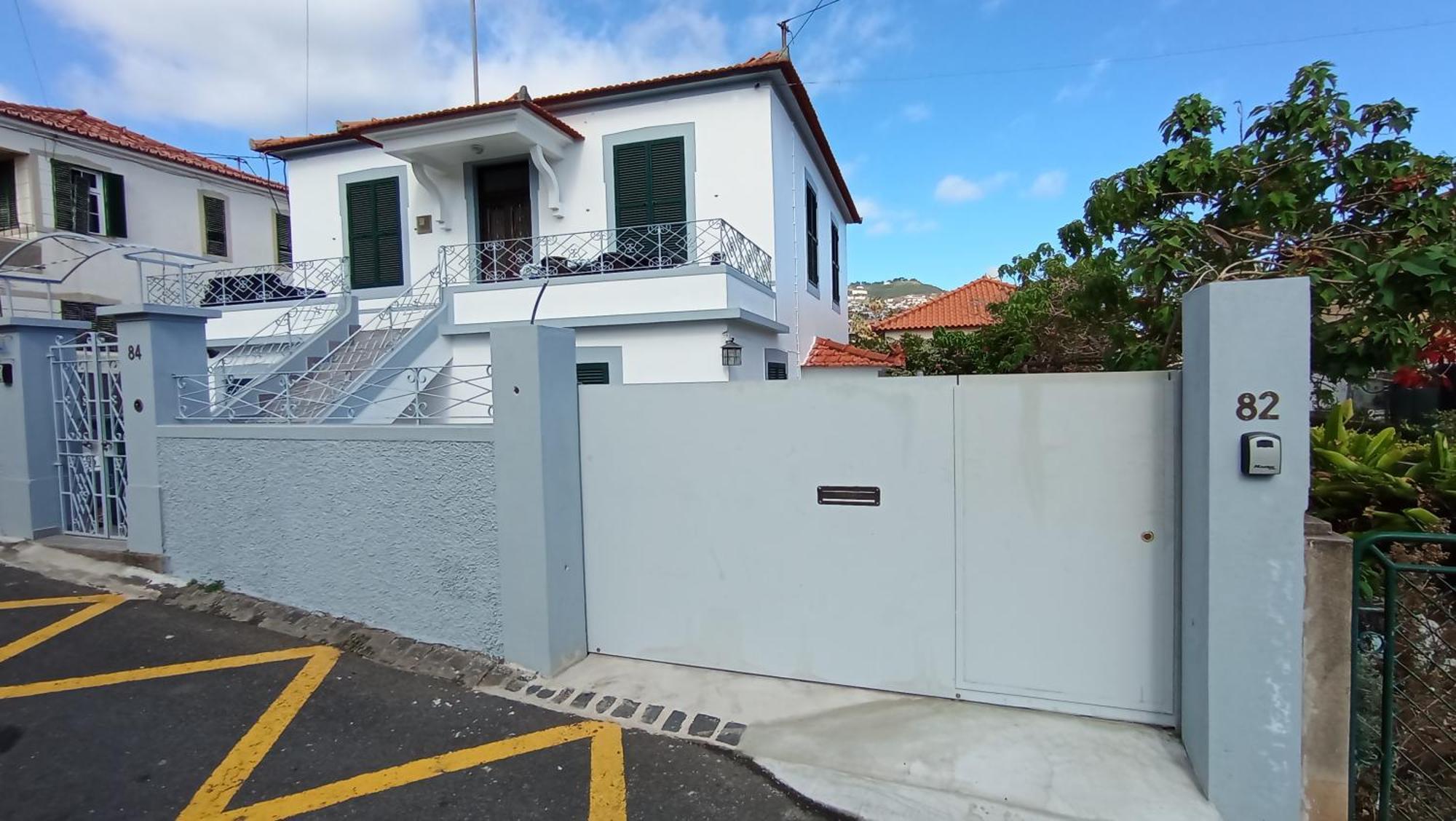 Bus Stop House 82 丰沙尔 外观 照片